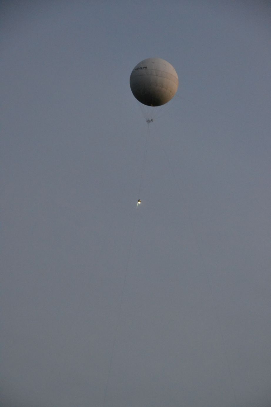 Immer höher steigen Ballon und Stern. Immer höher