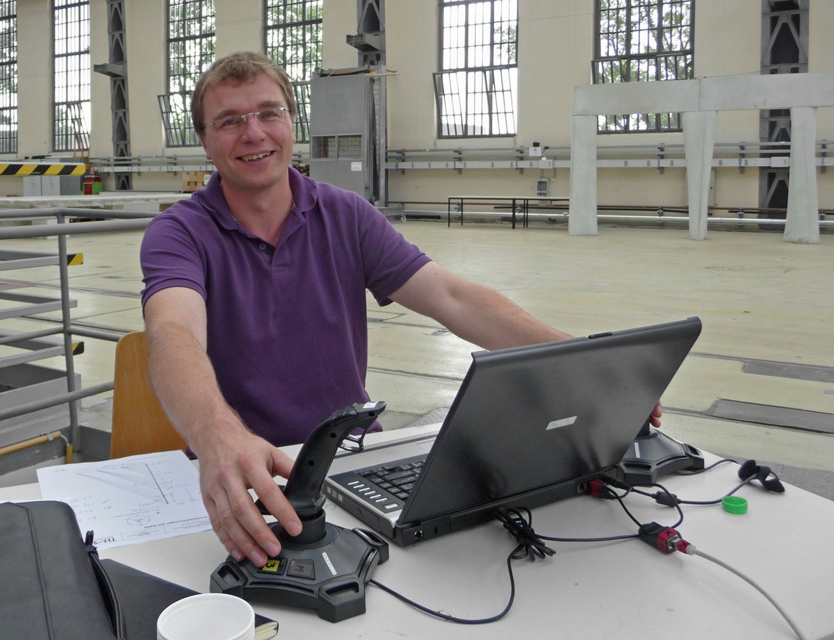 Richard Martin ist Geschäftsführer der m-ds GmbH und der Kopf hinter der Steuerung des Ballonkransystems. Richard Martin
